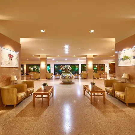 Grand Delle Terme Re Ferdinando 호텔 4*