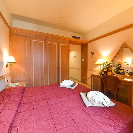 מלון Grand Delle Terme Re Ferdinando 4*