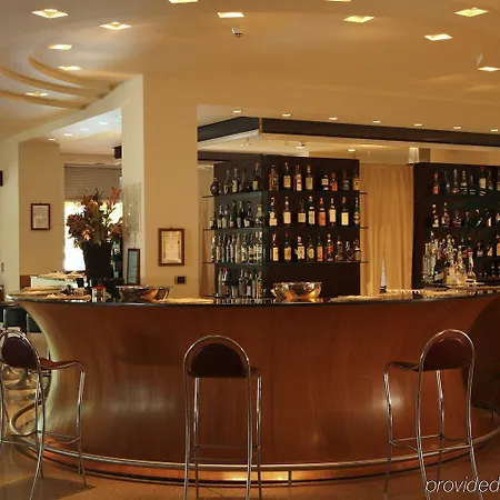 מלון Grand Delle Terme Re Ferdinando 4*