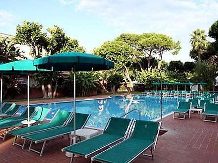 מלון Grand Delle Terme Re Ferdinando 4*